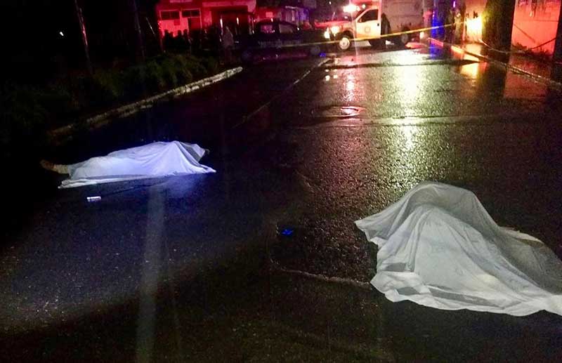 Dos hombres son asesinados a balazos en el centro de Xonacatlán