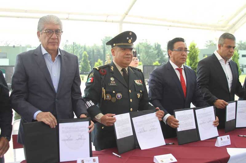 Alcaldes de la zona oriente firman contratos para instalaciones de la Guardia Nacional