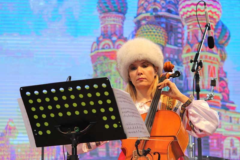 Público de Quimera viaja a Rusia a través de la música de "Arco & Lira"