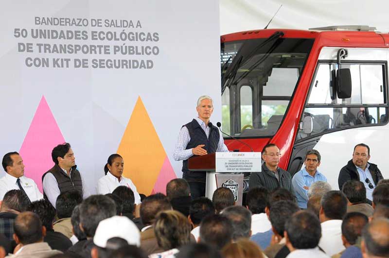 Gobernador da banderazo de salida a 50 camiones con kit de seguridad para Toluca