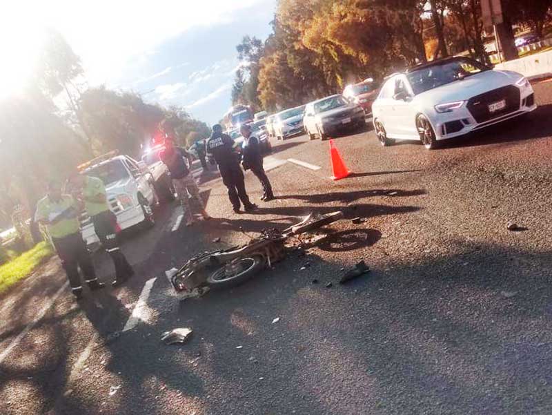 Hombre pierde el control de su motocicleta y muere en Tollocan
