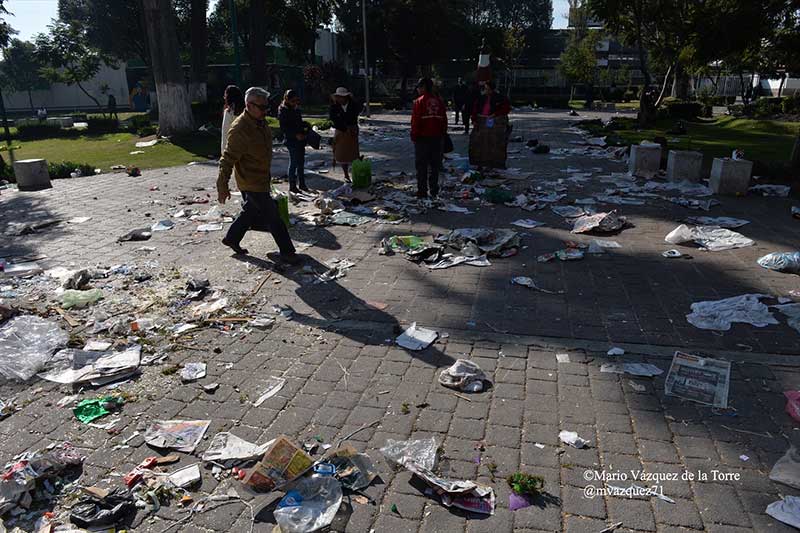 Desalojan a comerciantes de temporada, Toluca refrenda su disposición al diálogo