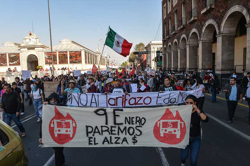 Protestan en Toluca contra el aumento al pasaje