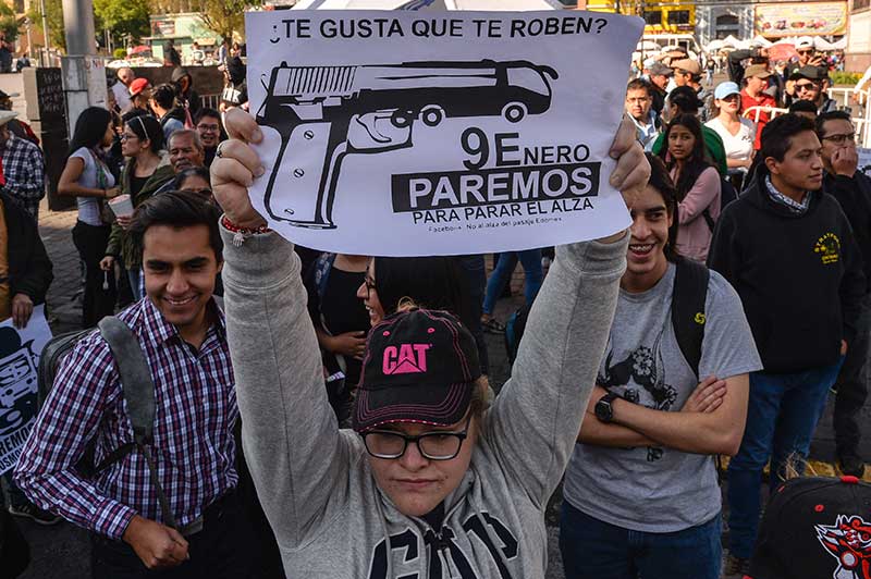 Protestan en Toluca contra el aumento al pasaje