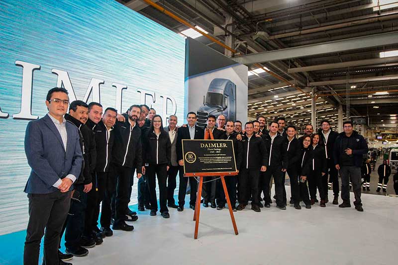 Celebra 50 años la planta automotriz de Daimler en Tianguistenco