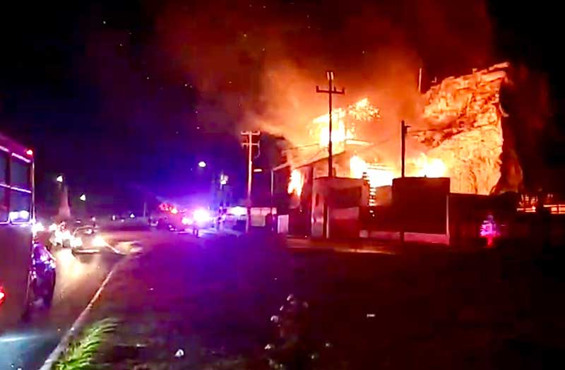 Incendio consume estructura histórica en La Pedrera de Toluca