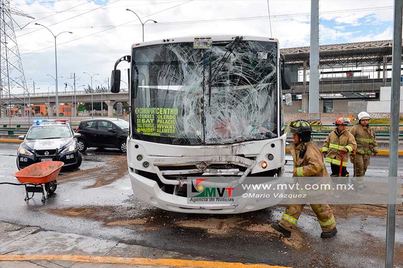Chocan dos autobuses en Las Torres, al menos seis pasajeros resultaron lesionados