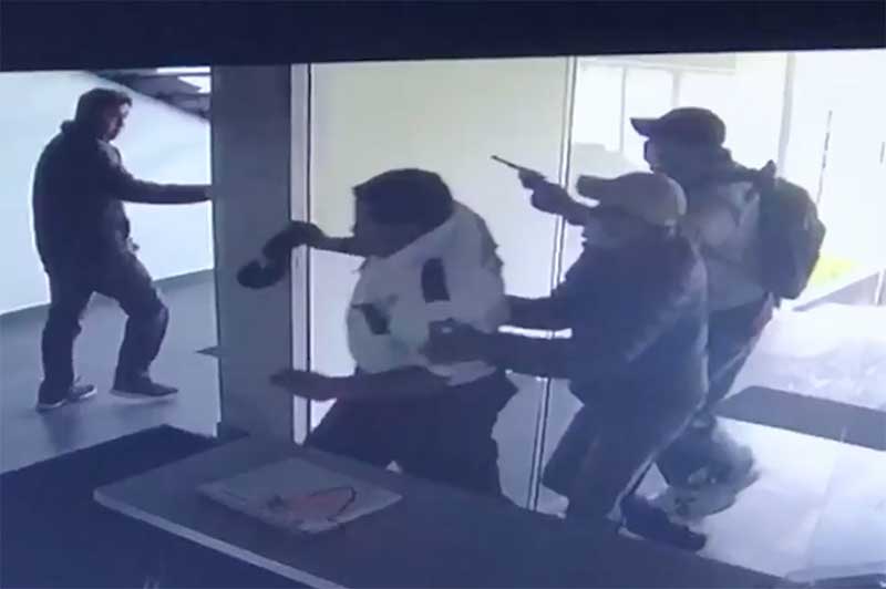 Asaltan violentamente oficinas de Alfa Diario en Toluca