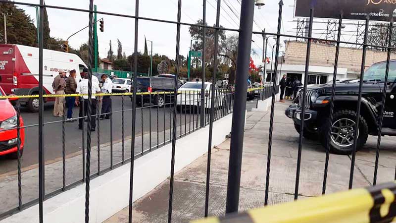 Dos muertos y un herido en ataque armado a lote de autos en Metepec