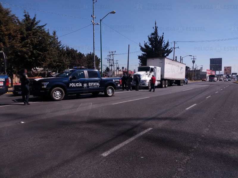 Tras persecución capturan a presunto ladrón de tráiler cargado de azúcar