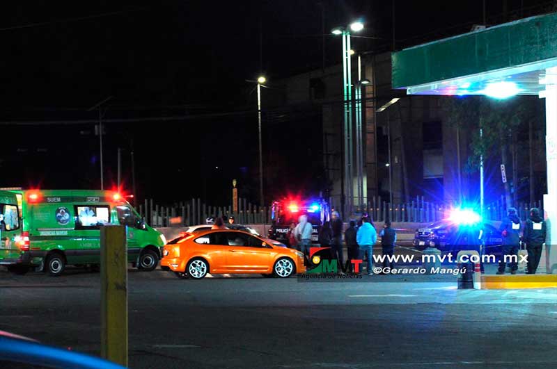 Asesinan a mujer mientras esperaba un camión en Toluca