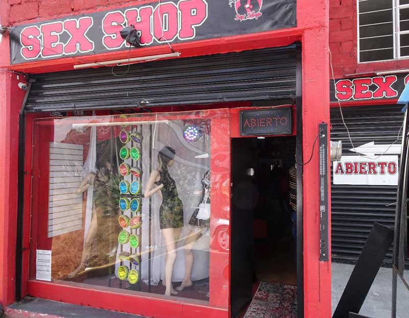 Secretaría de Salud verifica artículos de tiendas Sex Shop