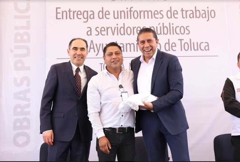 Estrenan uniforme más de mil servidores públicos de Toluca