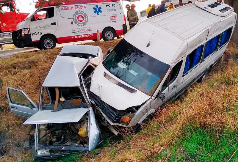 Dieciséis lesionados deja choque en la carretera a Villa Victoria