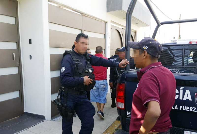 Acusan a policías estatales de extorsionar a artesano pirotécnico de Almoloya