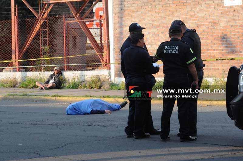 Muere pasajero al caer del autobús en Toluca