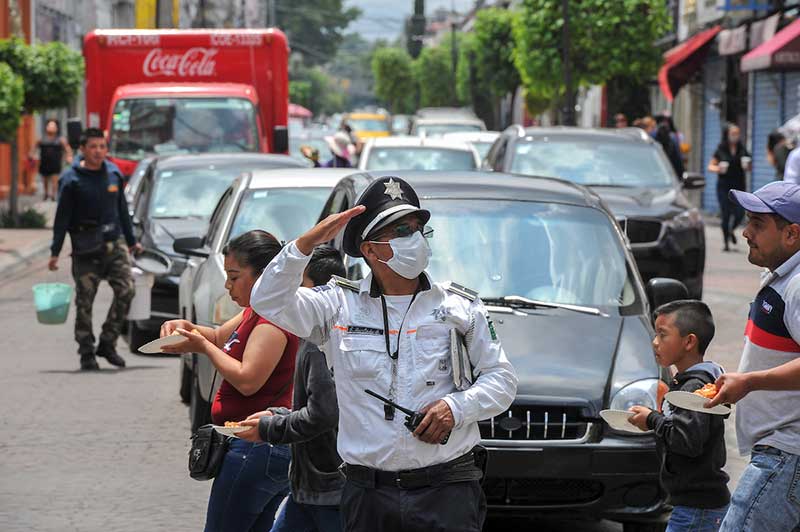 Cierran accesos en auto al centro de Toluca para prevenir contagios de Covid-19