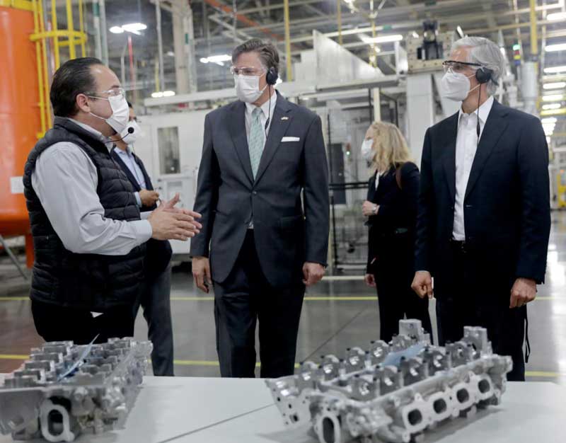 Embajador de EU y Gobernador Edomex visitan plantas Chrysler y GM en Toluca
