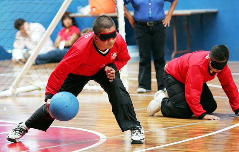 El Golbol es una opción deportiva para ciegos y débiles visuales