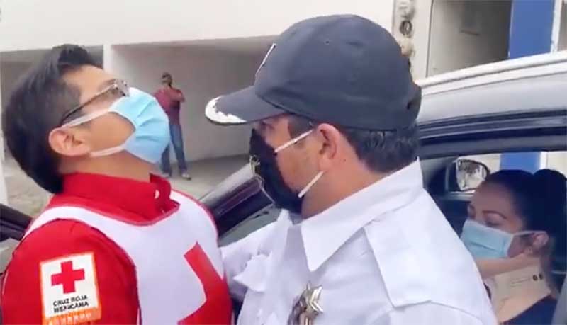 Policía de Naucalpan niega atención a mujer lesionada y agrede a paramédicos