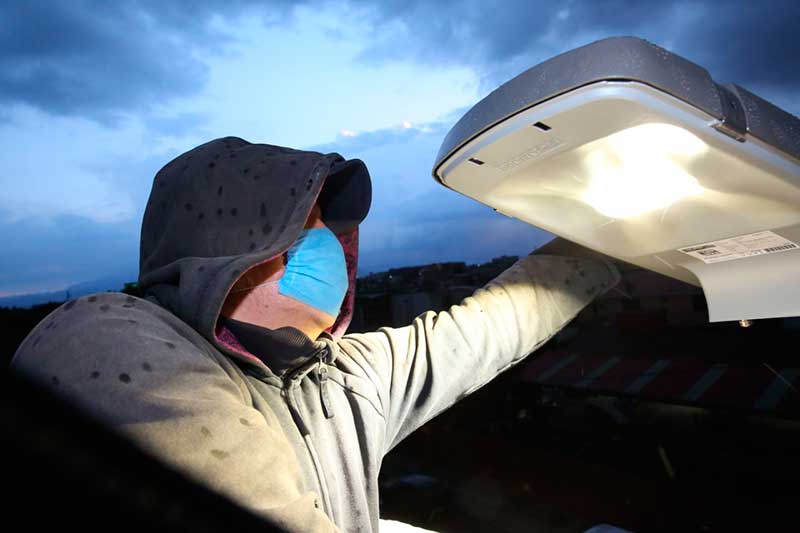 Rehabilitará 60 lámparas de alumbrado público al día el gobierno de Metepec