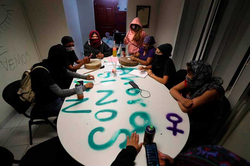 Desalojan a feministas que habían tomado instalaciones de la CODHEM en Ecatepec