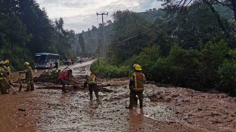 Deslave de lodo afecta la carretera a Tenancingo