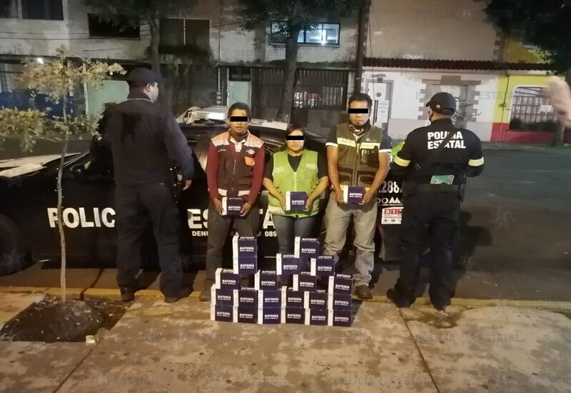Fueron detenidos con baterías para moto robadas