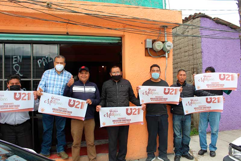 Amigos y vecinos unidos por Metepec, presidida por Ublester Santiago, apoya a taxistas del municipio