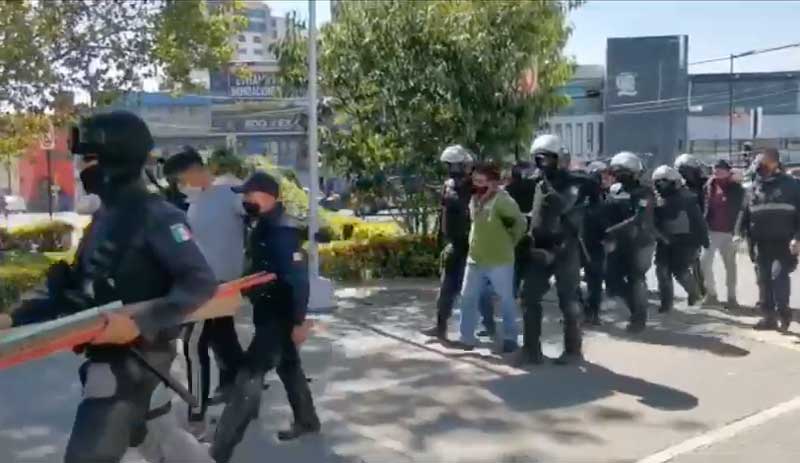 Operativo contra ambulantes en Toluca deja 9 detenidos y tres lesionados