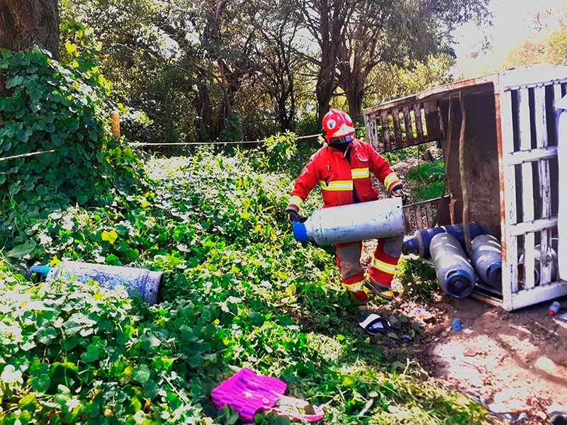 Choque de frente deja una mujer muerta y 9 lesionados en la carretera a Tenancingo