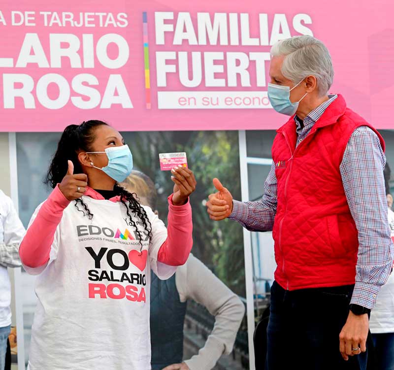 Entrega Alfredo del Mazo tarjetas del Salario Rosa en Huixquilucan