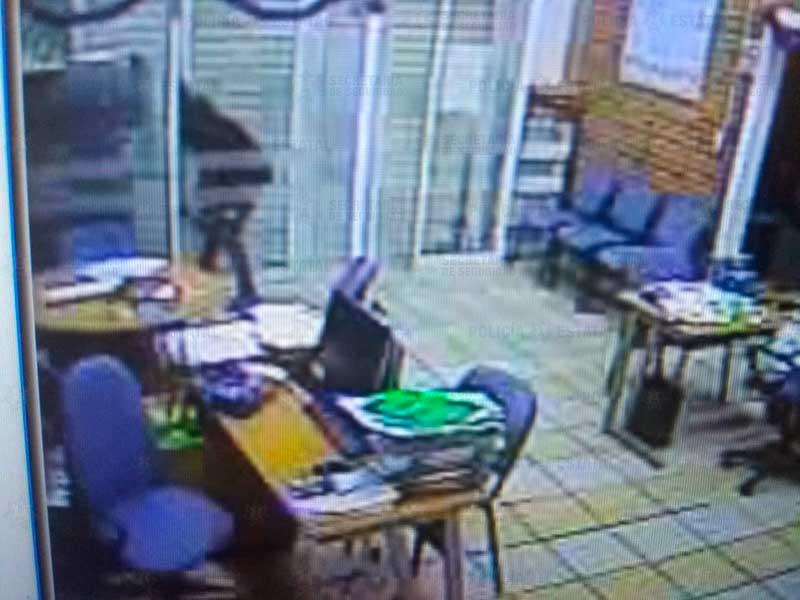 Policías detienen a dos personas por intentar robar un banco en Tenancingo