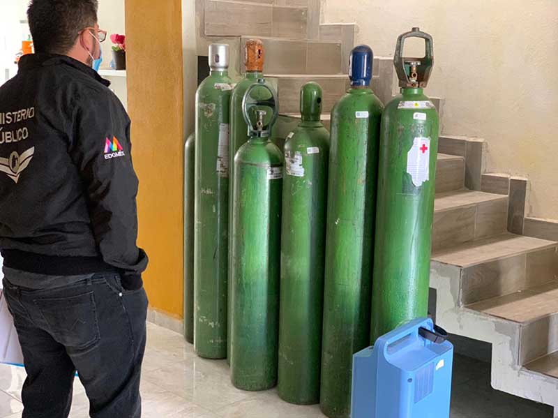 Agentes catean inmueble donde recuperan tanques y concentrador de oxigeno robados