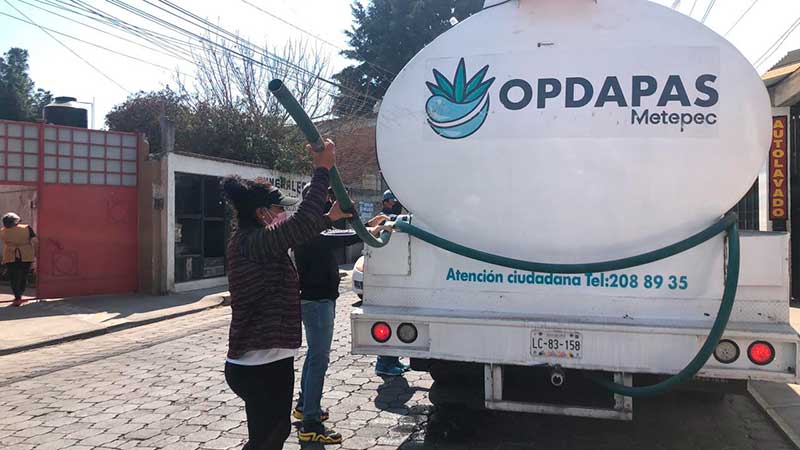 Apoyan a San Lorenzo Coacalco Metepec con distribución de agua potable