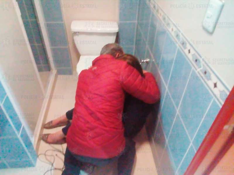 Localizan en un baño de la casa que rentaba a mujer agente de bienes raíces