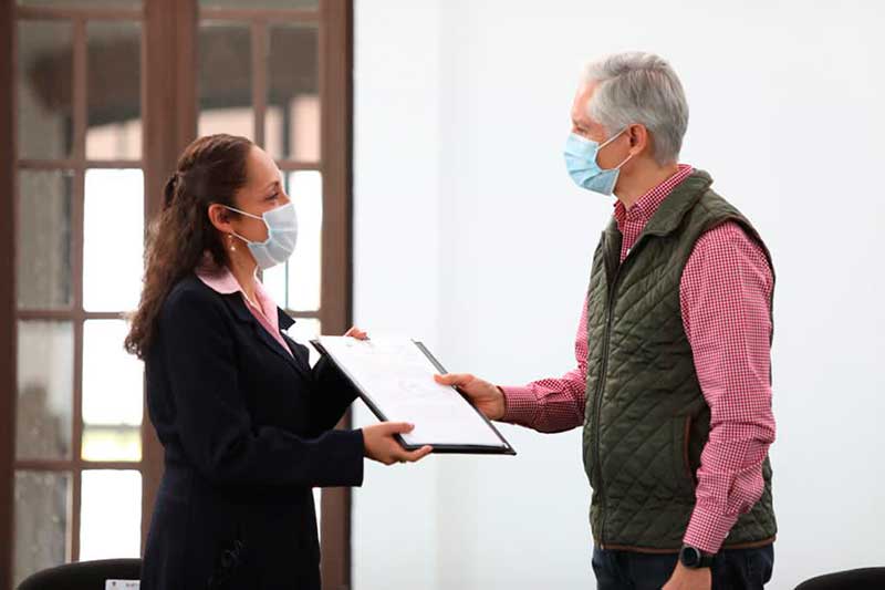 Entrega gobernador títulos de propiedad a 35 mil familias del Edomex