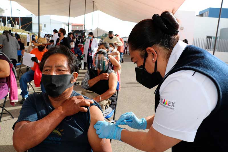 En orden inició la jornada de vacunación en Huixquilucan