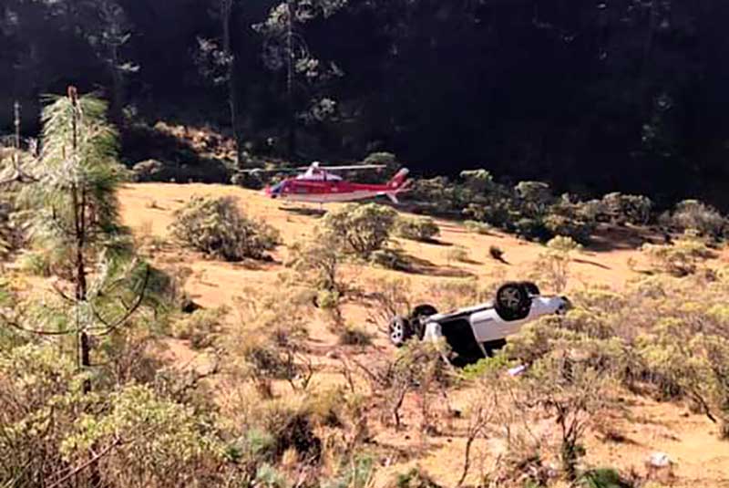 Siete lesionados al desbarrancarse camioneta en la carretera a Sultepec