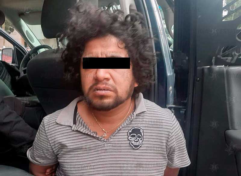 Detienen a sujeto armado tras persecución y choque en Zinacantepec