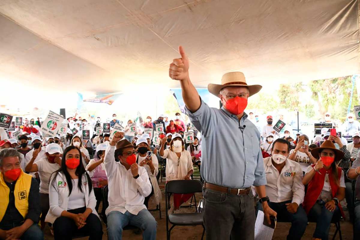 Raymundo Martínez festeja con estructuras el buen avance de su campaña en Toluca