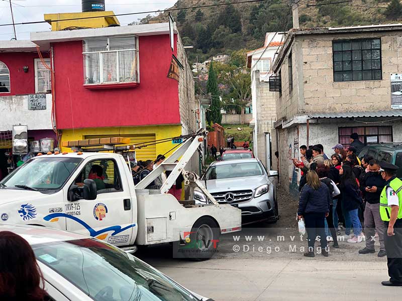 De reversa, mujer atropella y mata a peatón en Santa Cruz Atzcapotzaltongo