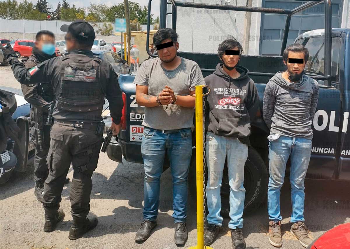 Tras persecución policías detienen a sujetos relacionados con robos a comercios en Toluca