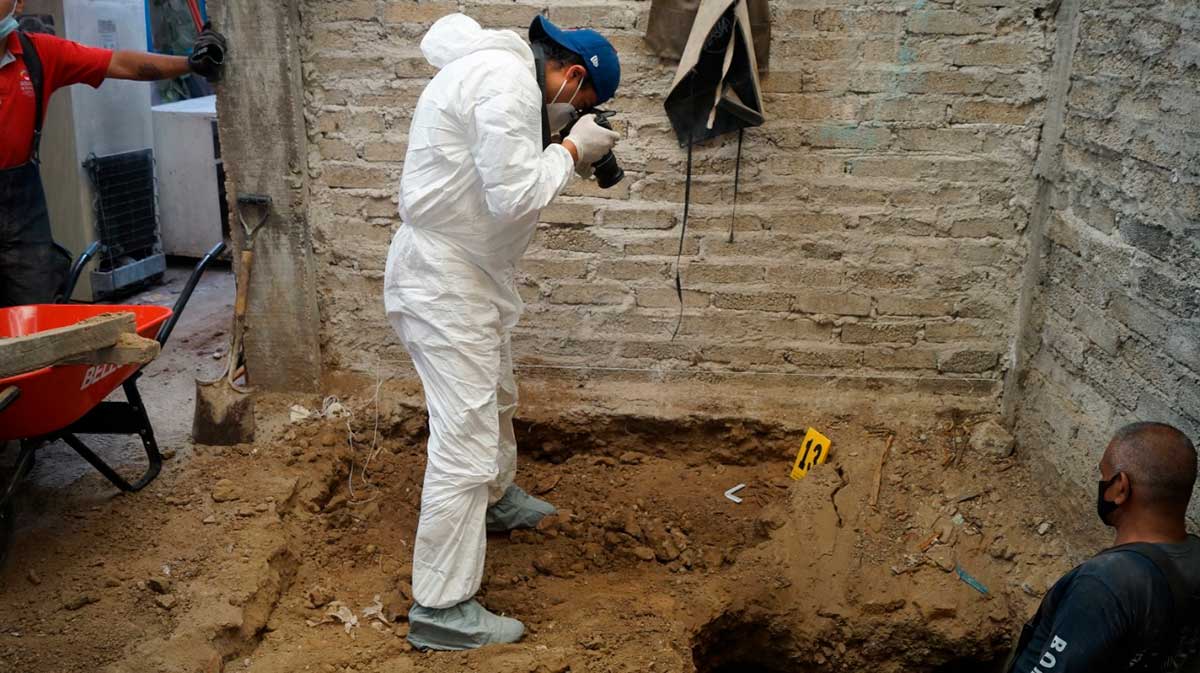 Continúan excavaciones para recuperar restos óseos e identificar víctimas de feminicida serial