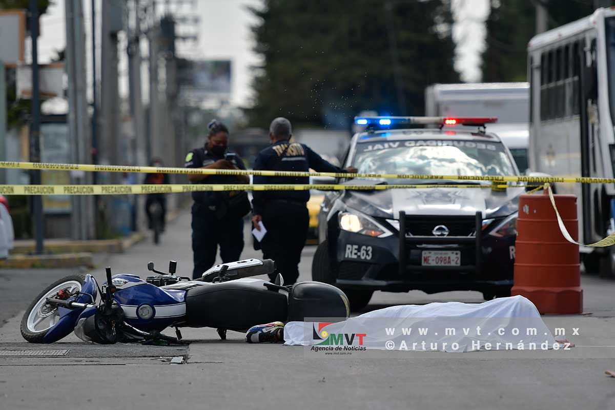 Muere motociclista atropellado frente a Centro Médico ISSEMyM