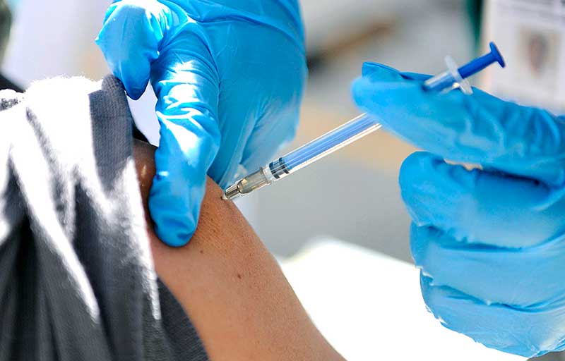 Se aplican más de 30 mil vacunas contra COVID-19 en primer día de jornada en Toluca