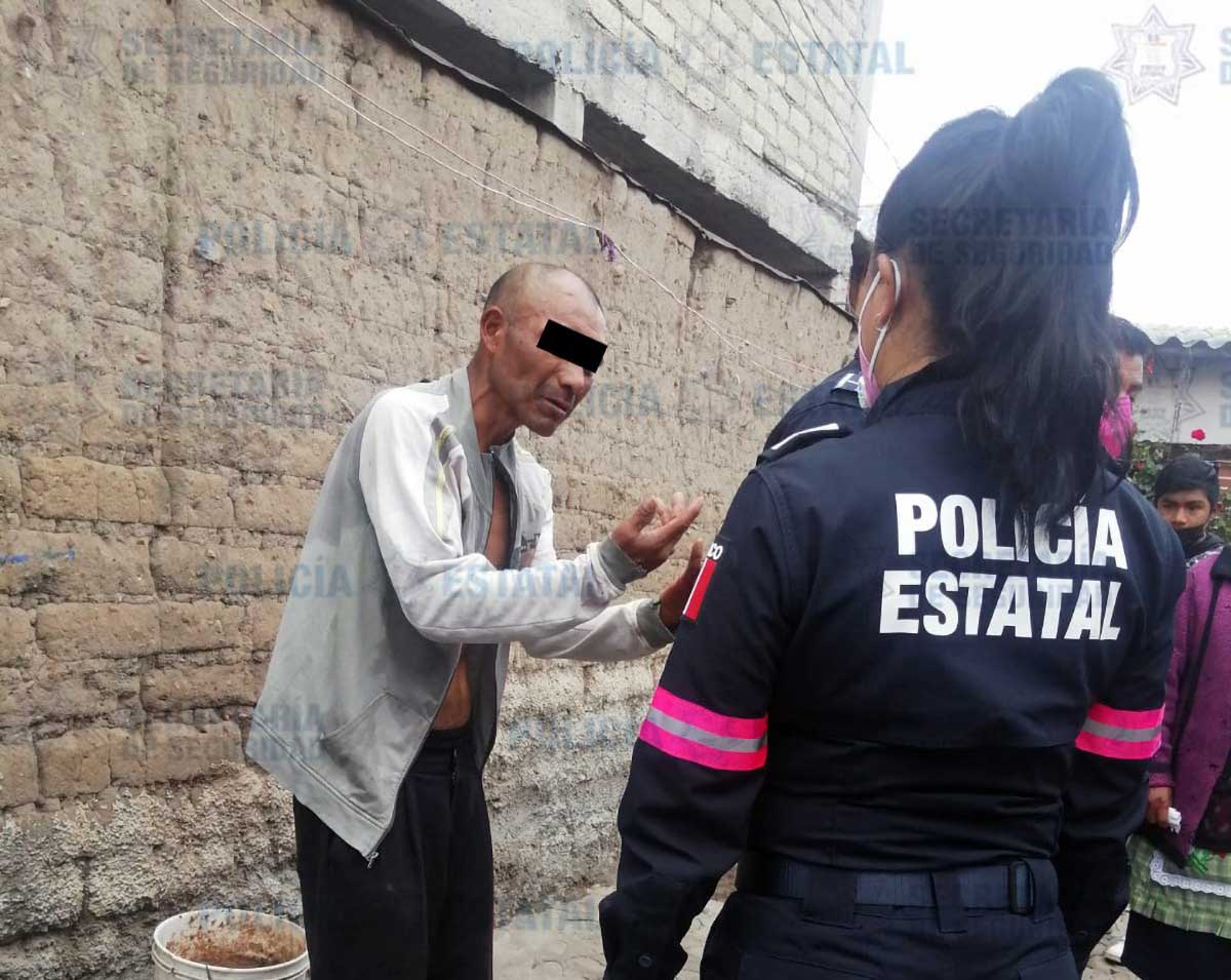Policías detienen a sujeto que agredia a su mamá en Zinacantepec