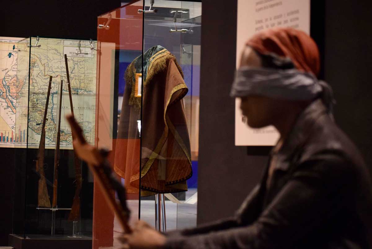 Exhiben el gabán de José María Morelos y Pavón en el Museo de Antropología e Historia