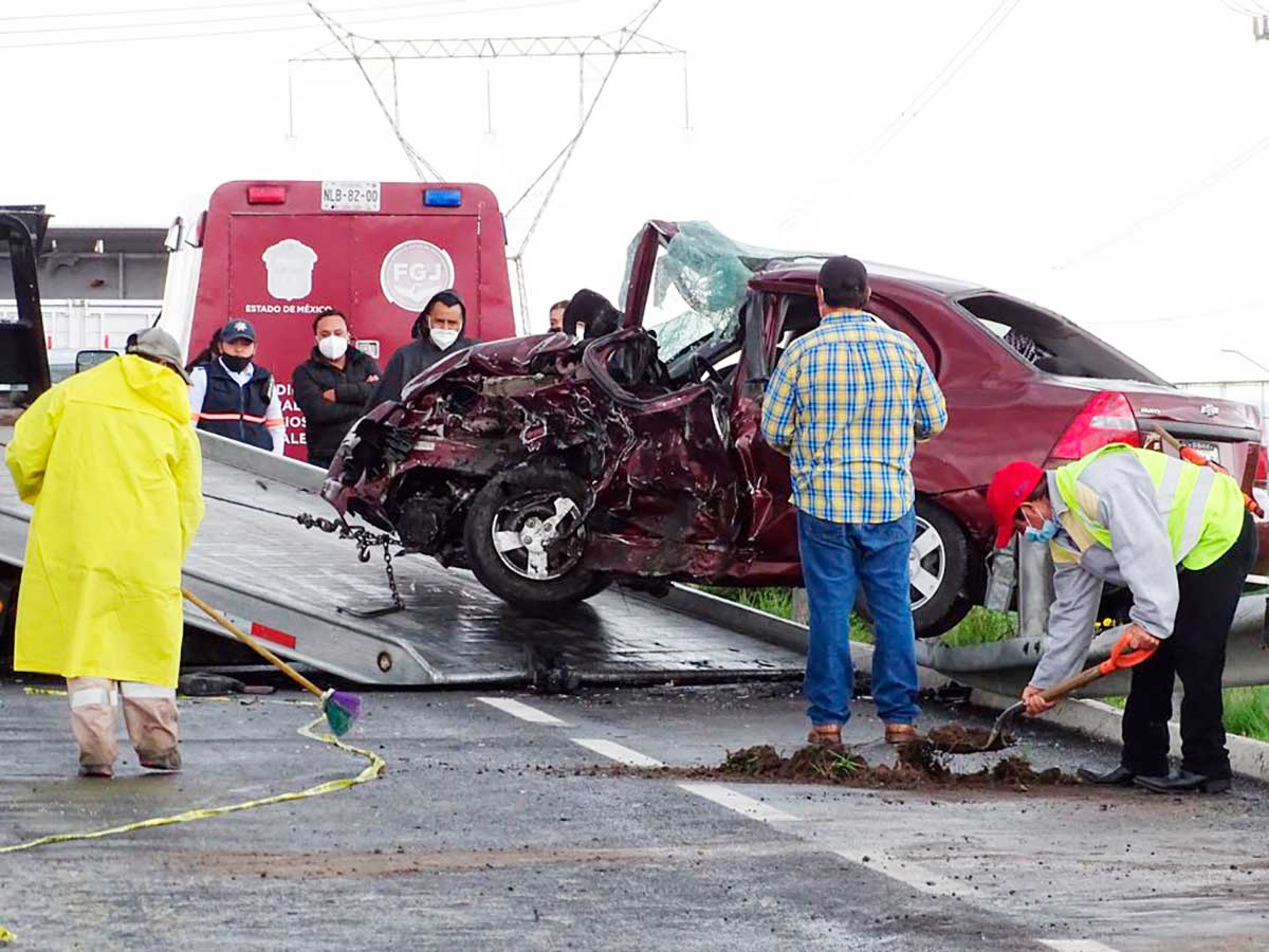 Trágico choque frontal deja dos muertos y 4 heridos en autopista a Valle de Bravo