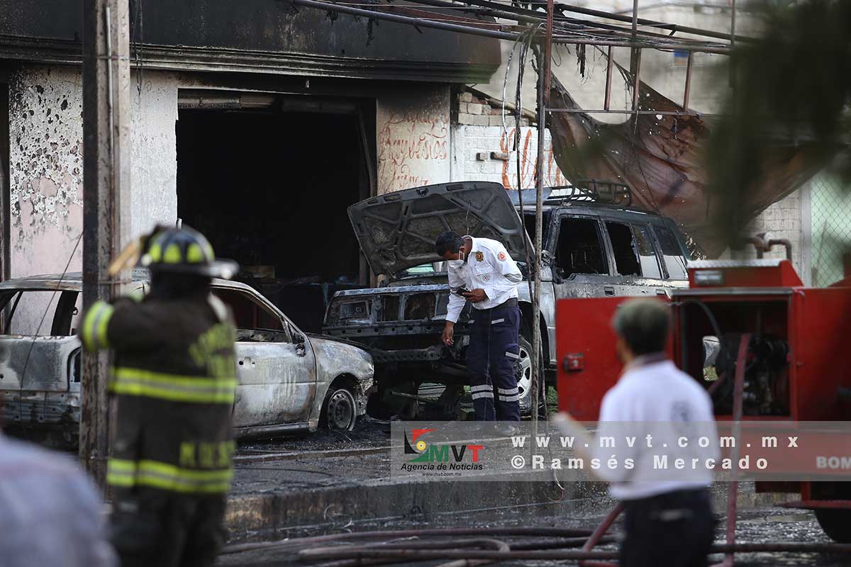 Fuerte Incendio deja daños materiales en San Pablo Autopan